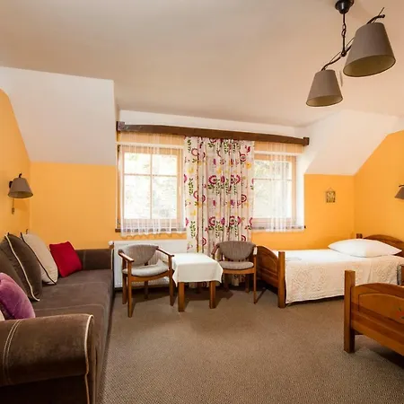 Chata Cyborga Bed & Breakfast *